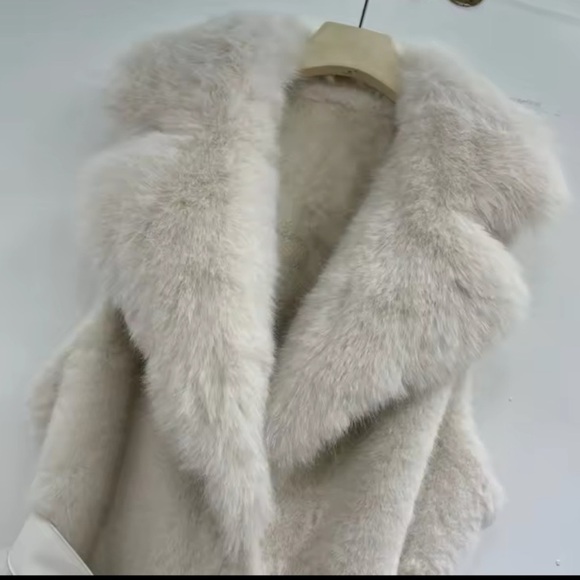 Real Fox Fur Vest With Large Pockets & Tie
$225 $398 - Picture 2 of 4